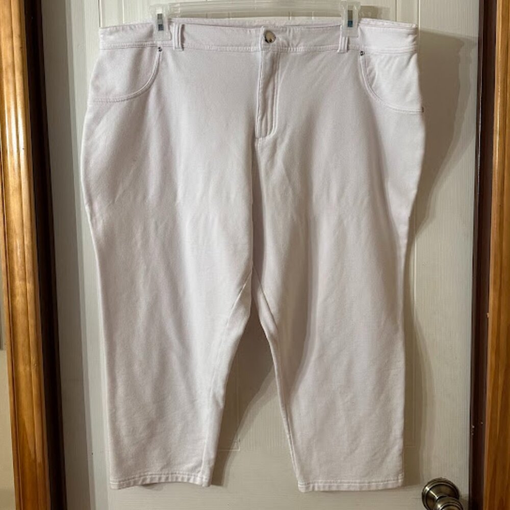 {Plus Size}NWOT Just Be~ Size 3X~ White Capri Pants~ Stretchy~ Comfortable (G19)